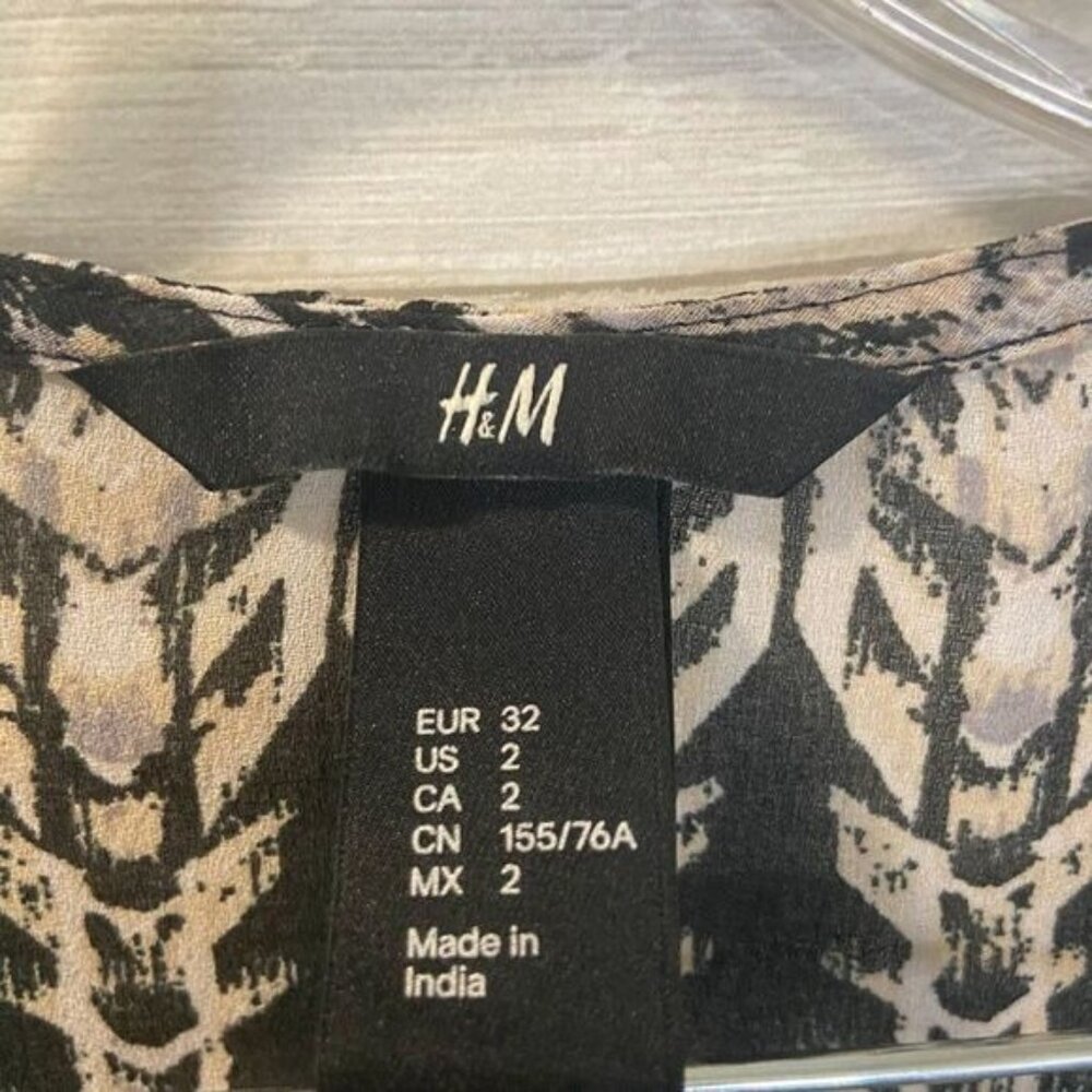 H&M Women's Scoop Neck Printed Rolled Cap Sleeve Blouse Tops - Picture 5 of 6